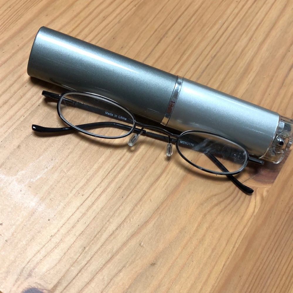 Brand new reading glasses +1.75